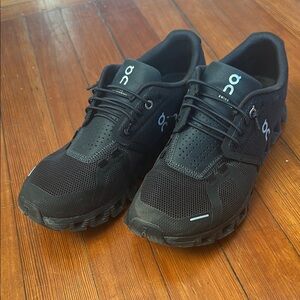 On Running Women’s Cloudtilt - worn once